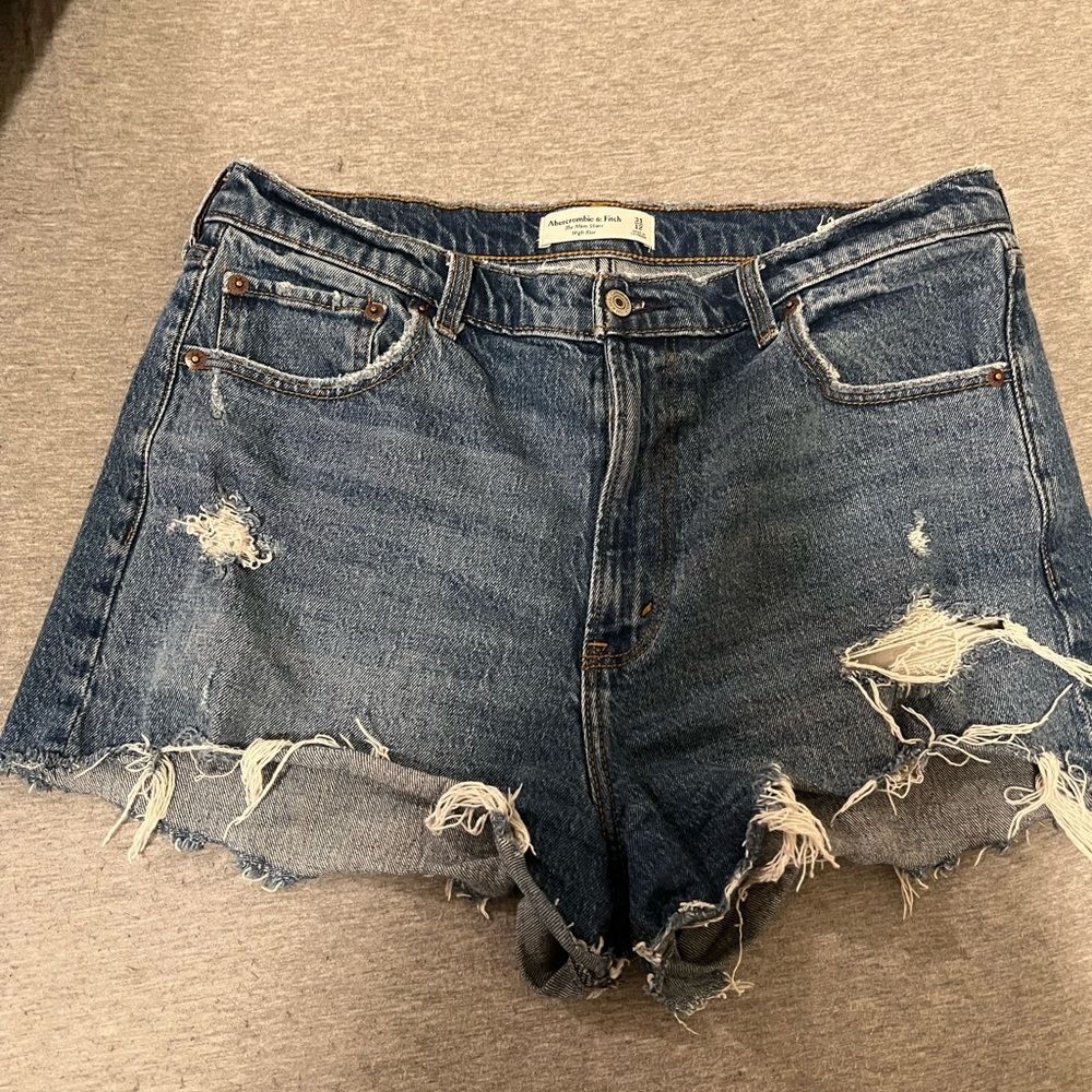 Abercrombie High Rise Mom Short - Picture 4 of 5